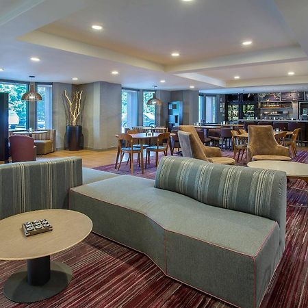 คอร์ตยาร์ด น็อกซ์วิลล์ ซีดาร์บลัฟ Hotel ภายนอก รูปภาพ