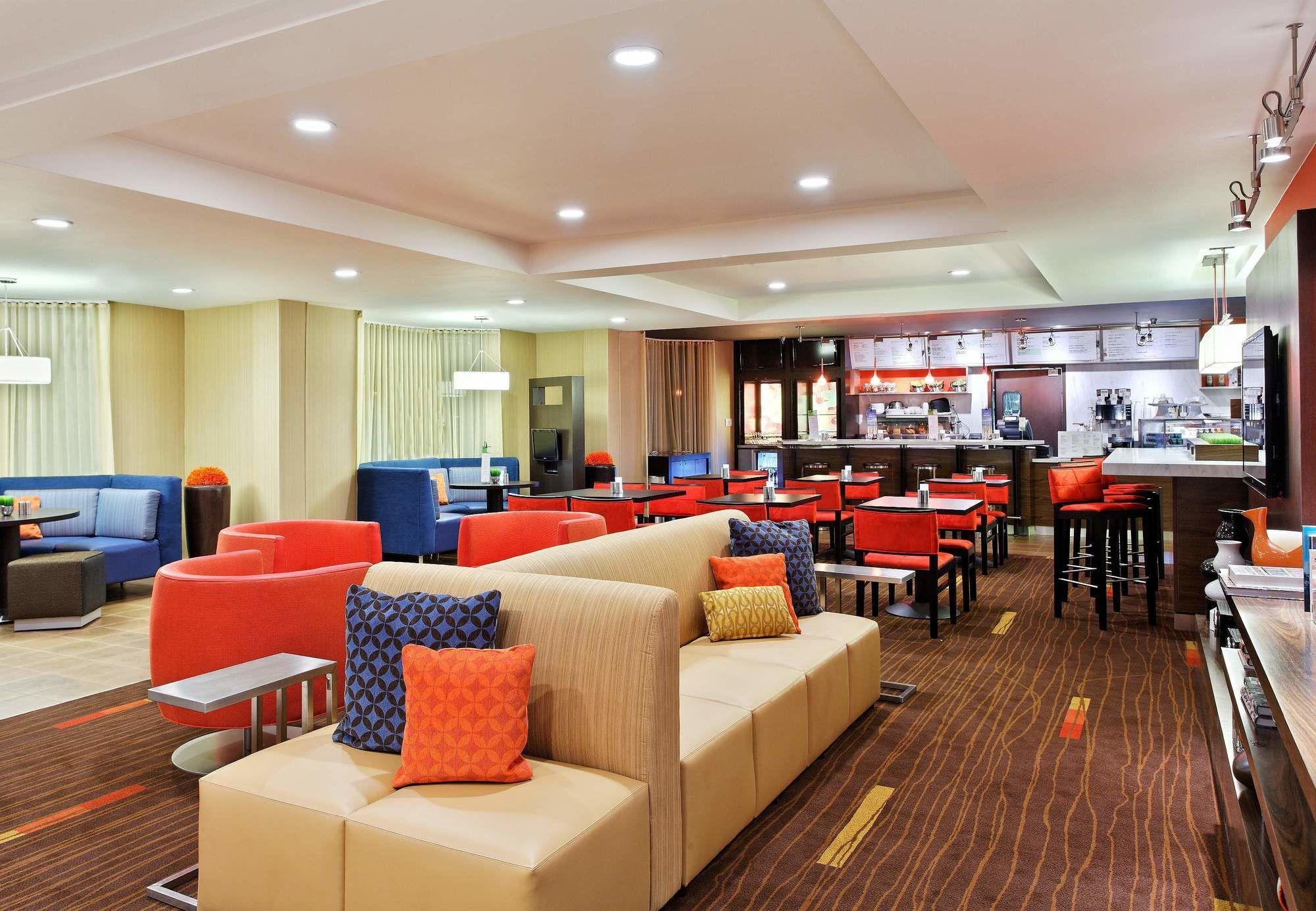 คอร์ตยาร์ด น็อกซ์วิลล์ ซีดาร์บลัฟ Hotel ภายนอก รูปภาพ