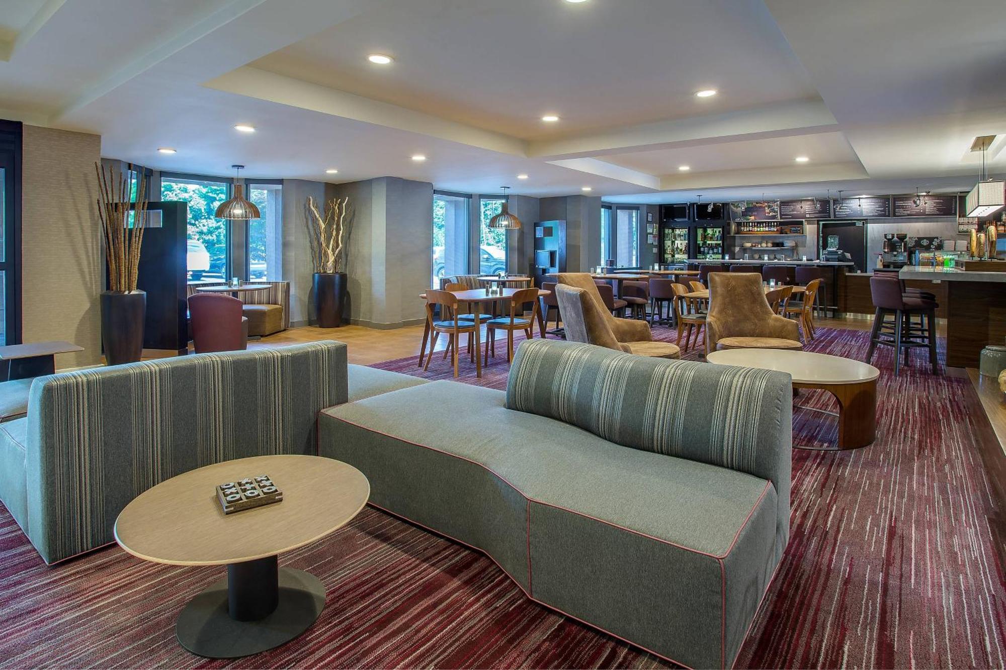 คอร์ตยาร์ด น็อกซ์วิลล์ ซีดาร์บลัฟ Hotel ภายนอก รูปภาพ