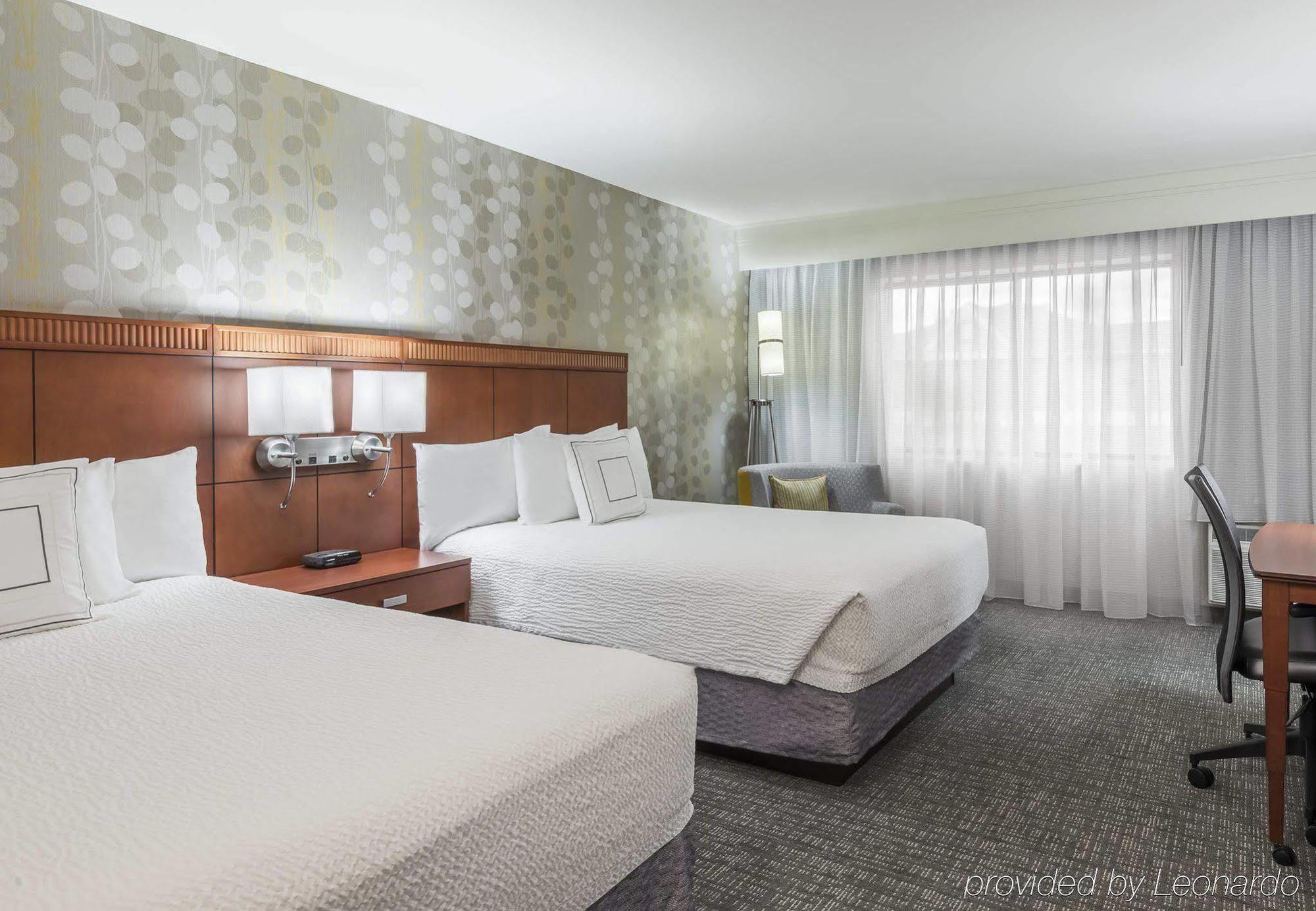 คอร์ตยาร์ด น็อกซ์วิลล์ ซีดาร์บลัฟ Hotel ภายนอก รูปภาพ